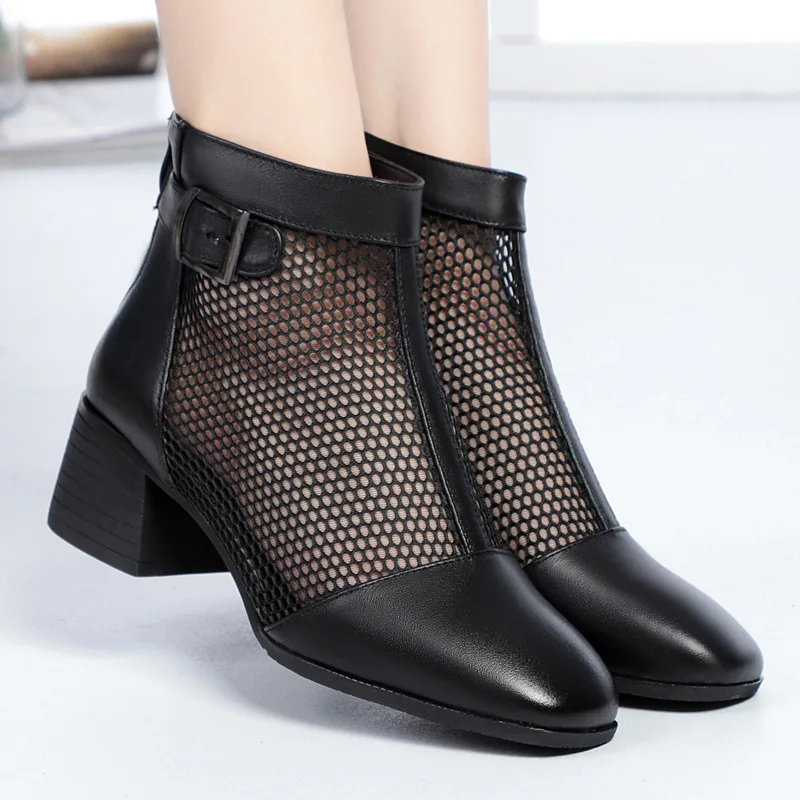 Кожаные короткие ботинки с мягкой подошвой сетчатые на среднем каблуке осенние