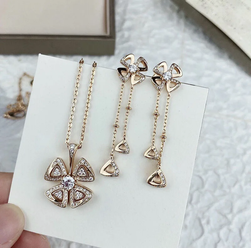 

Hot Brand Fashion Party Feast Jewelry For Women rose heart Pendant Crystal Necklace fiorever Flower choker