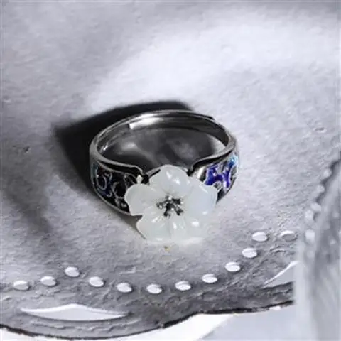 

Flower Shadow Southern Southern Sterling Silver Ornament Women's Hetian Jade Small Flower Court Retro Style Light Luxury Minorit