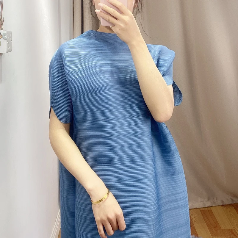 Женское плиссированное платье Changpleat однотонное Свободное с коротким рукавом и