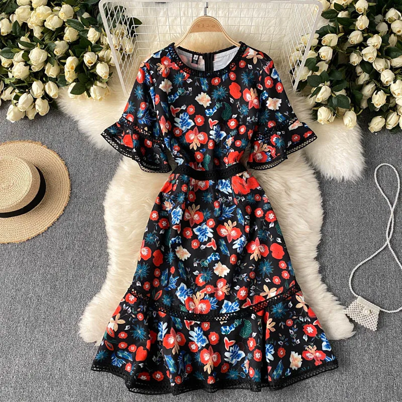 

Summer Fashion New Female Print Trumpet Dress Women Flare Sleeve Round Neck Slim Retro Party Dresses