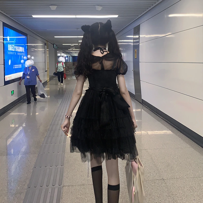 Летнее черное платье средней длины в японском стиле с неувядающей пышной юбкой