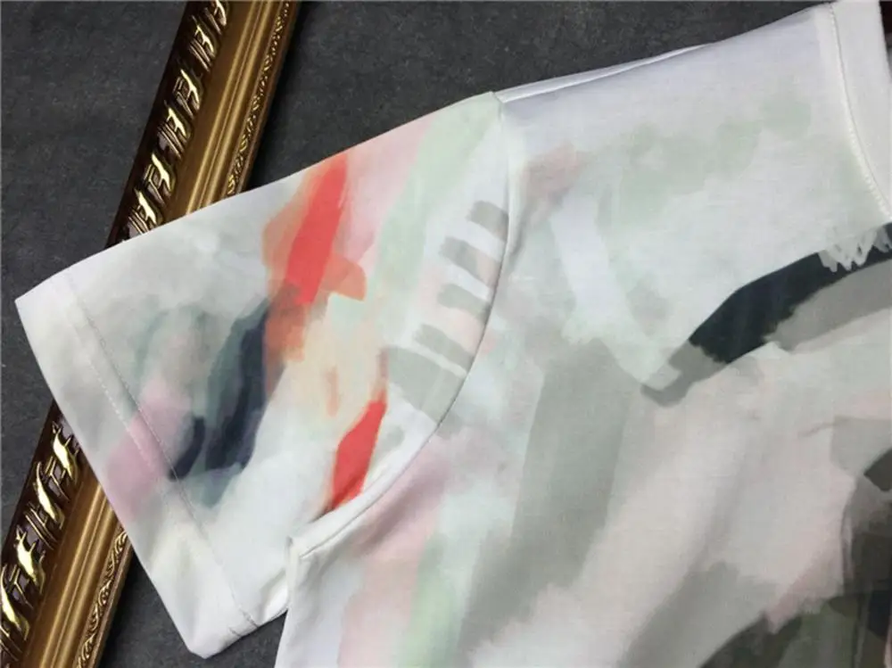 Мужская футболка с коротким рукавом круглым вырезом и разноцветным принтом 100% -