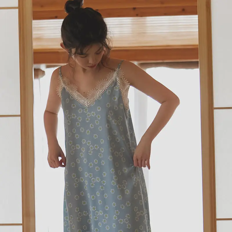 Женская ночная рубашка белая на бретельках для ношения летом|Кофты сна| |