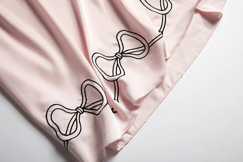 

Lady Embroidery Bow Satin Robe Gown Set Sexy V-Neck Backless Spaghetti Strap &Pant Nightgown 2020 Summer New Sleepwear M-XL
