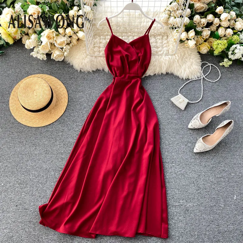 Женское винтажное вечернее платье облегающее длинное на тонких бретельках с