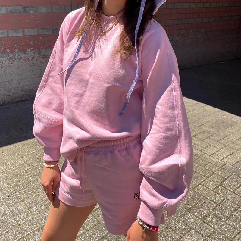 

Hoodies & Sweatshirts