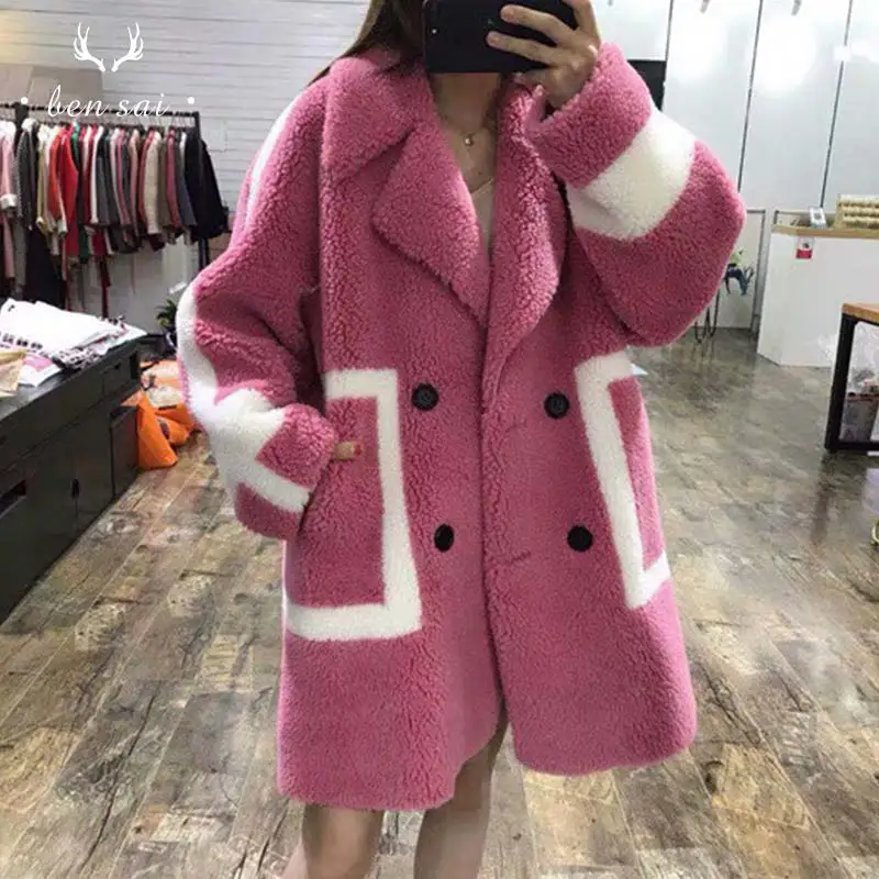 Модное женское кожаное меховое пальто длинное двубортное с карманами и