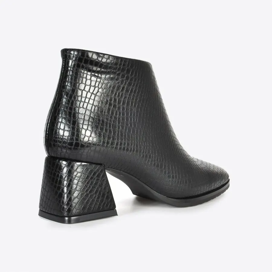 

Women Boots Mink Shoes Women Black Crocodile Boots Vzn20-004K