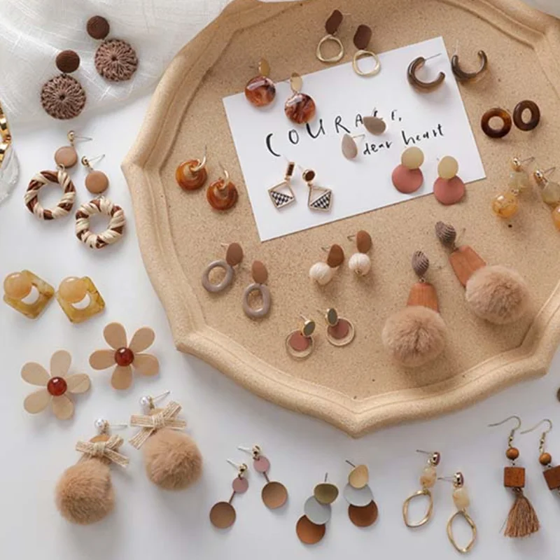 

Cute Hair Balls Earrings for Women Autumn Winter Stud Ear Rings Sweet Brown Ball Drop Earring Temperament Fashion Jewelry