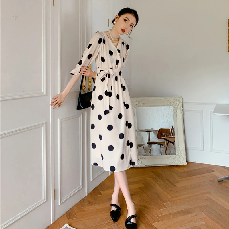 

XIZIHUPAN Vintage Hit Color Dress For Women V Neck Lantern Half Sleeve Bow Sashes Midi Dresses Female New Clothing 2021 Spring