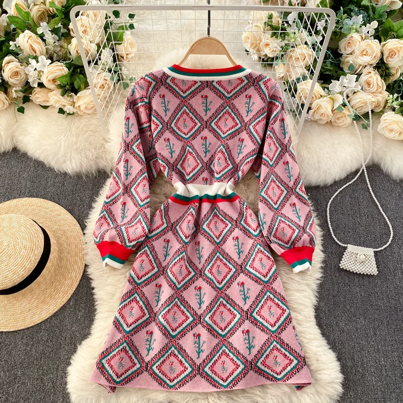 

2020 Autumn Winter Chic Retro Checked Knitted Dress Women Elegant Temperament V Neck Long Sleeve Sweater Dress Slim Tunic Dress
