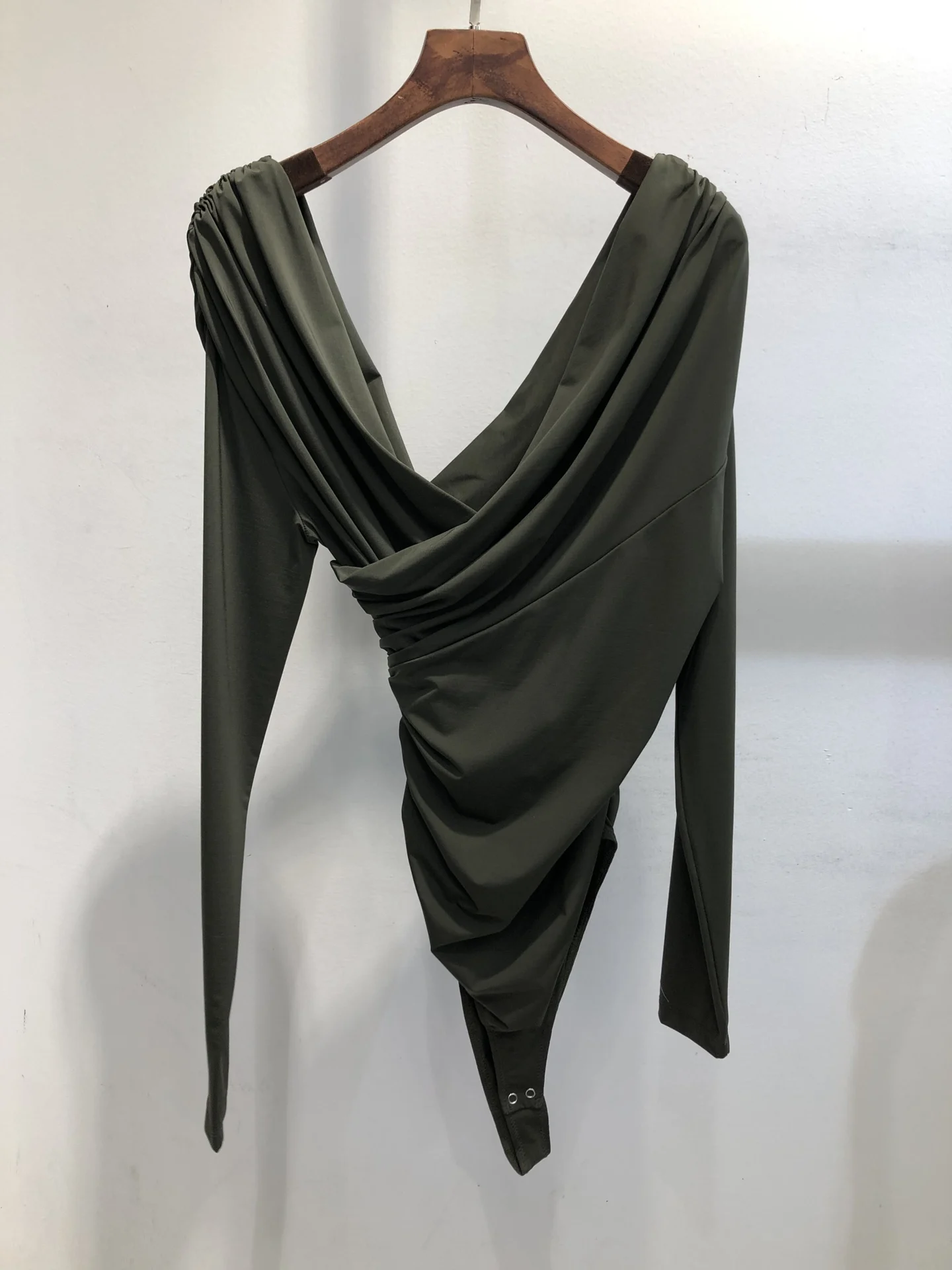 

2021 new ladies fashion long-sleeved pleated off-shoulder bodysuit 0309