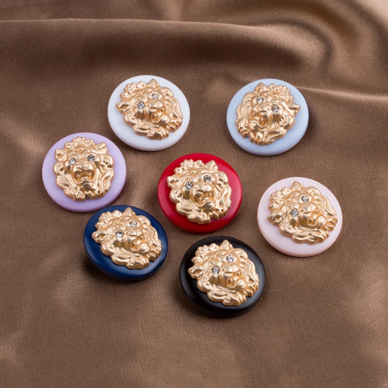 

1 партия = 5 шт. высококачественные металлические пуговицы в виде черного льва