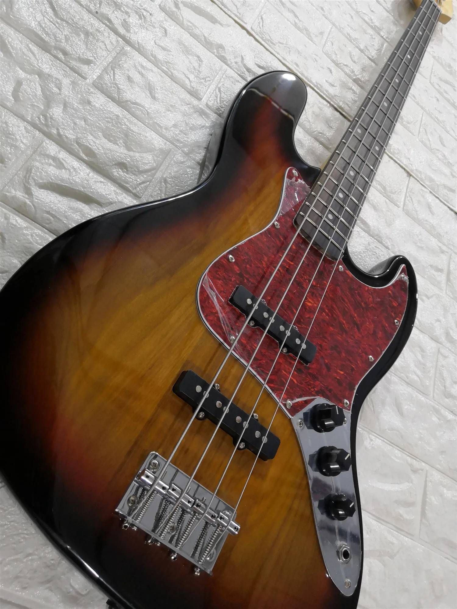Электрический Гитары бас 4 струны проходят тела Sunburst Цвет гриф из красного дерева