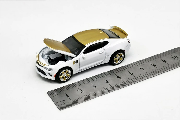 Greenlight 1:64 2018 Chevrolet Camaro SS золотой белый без коробки| |