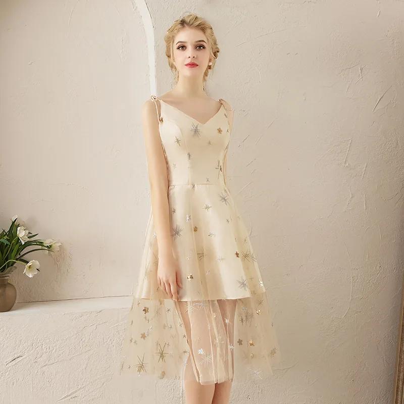 Кружевное платье цвета шампанского с v образным вырезом и блестками|Платья