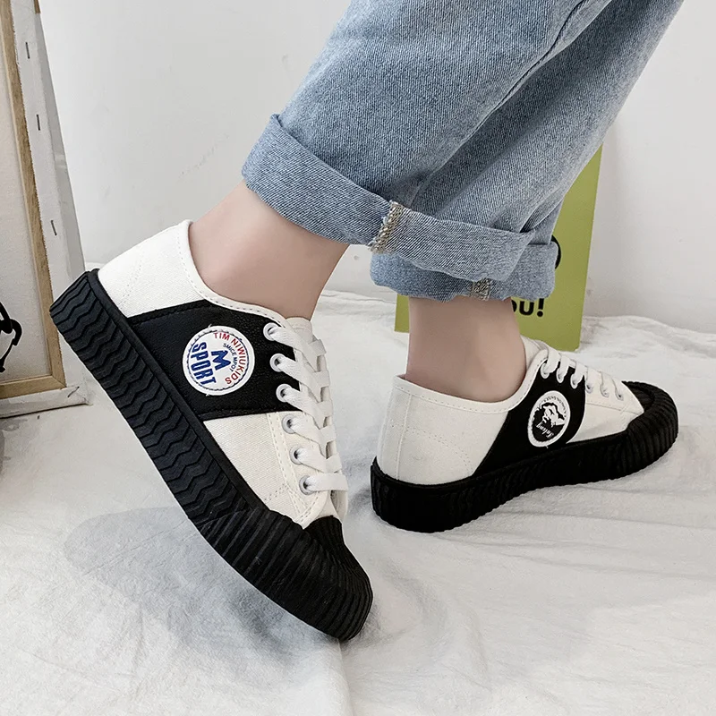 Женские кроссовки на шнуровке в корейском уличном стиле дышащие черные