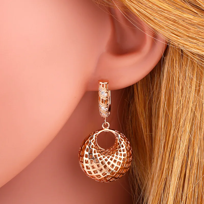 Женские серьги в форме сот с большим полым шариком из розового золота 585 пробы