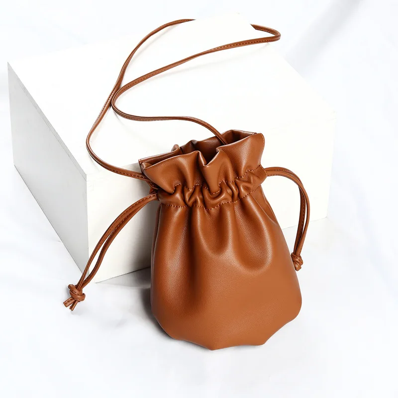 Женская сумка мешок через плечо из натуральной кожи от известного дизайнера