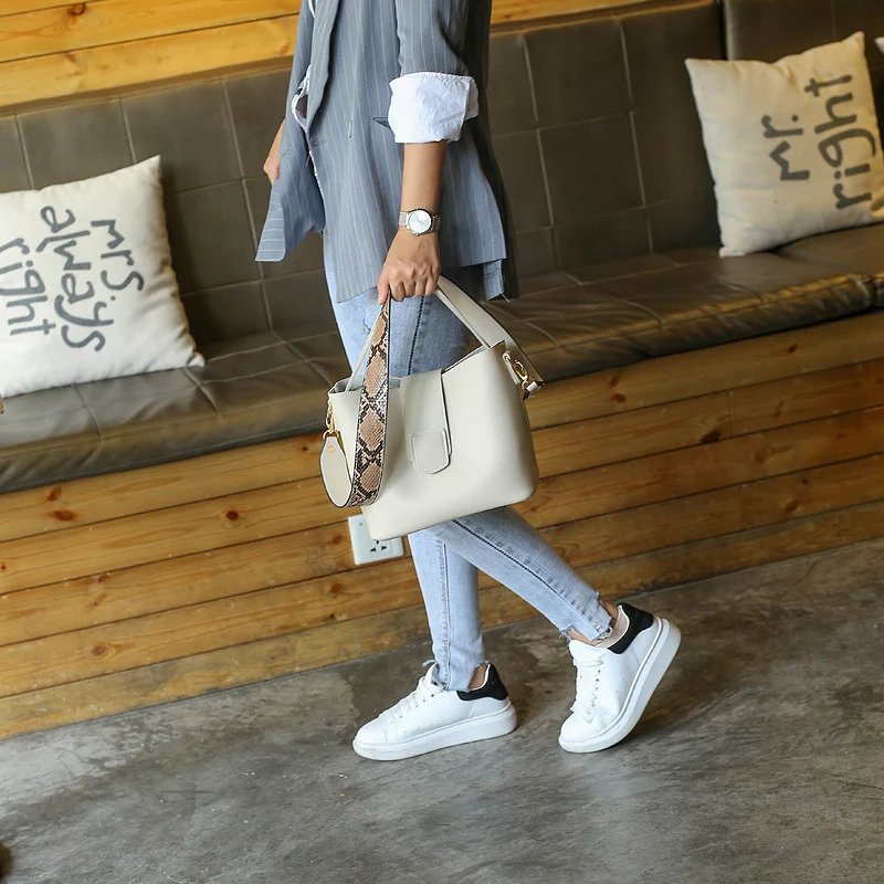 

PU leather shoulder bags for woman messenger bags Serpentine wide strap Women bucket bag Composite Handbags bolsa feminina black
