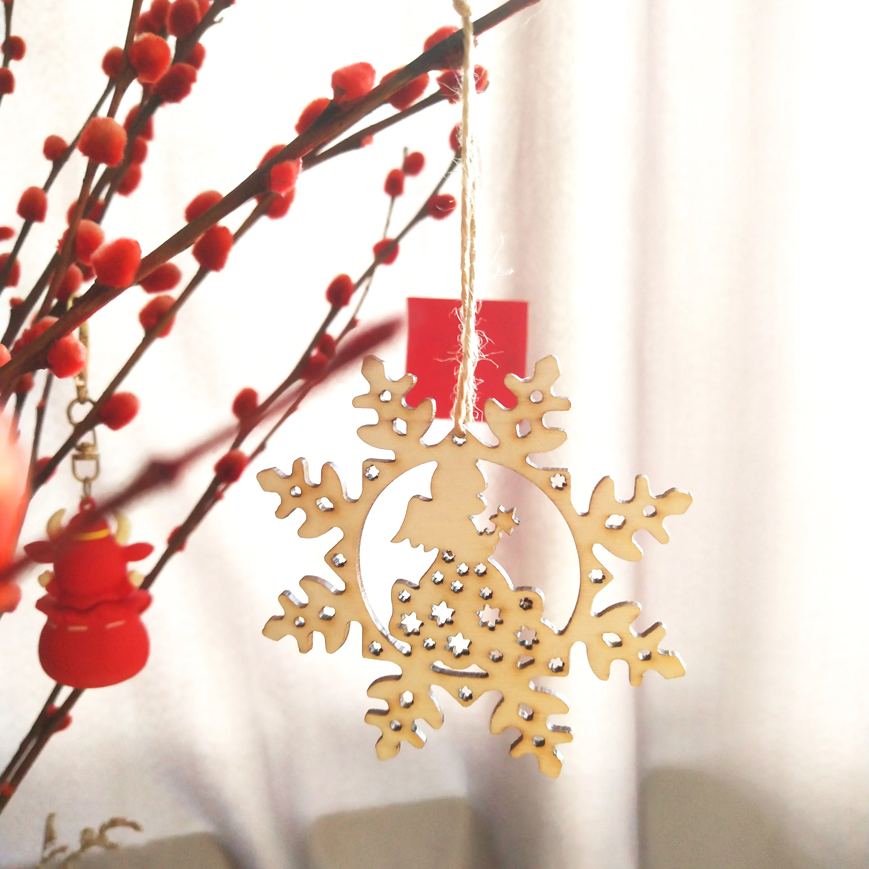 

10 шт./компл. рождественский подарок, деревянная подвеска со снежинкой, бабочкой, оленем, звездами, деревянными чипами, аксессуары для ювелир...