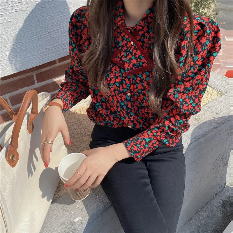 

RUGOD 2021 spring new floral puff sleeve shirt with detachable neckline