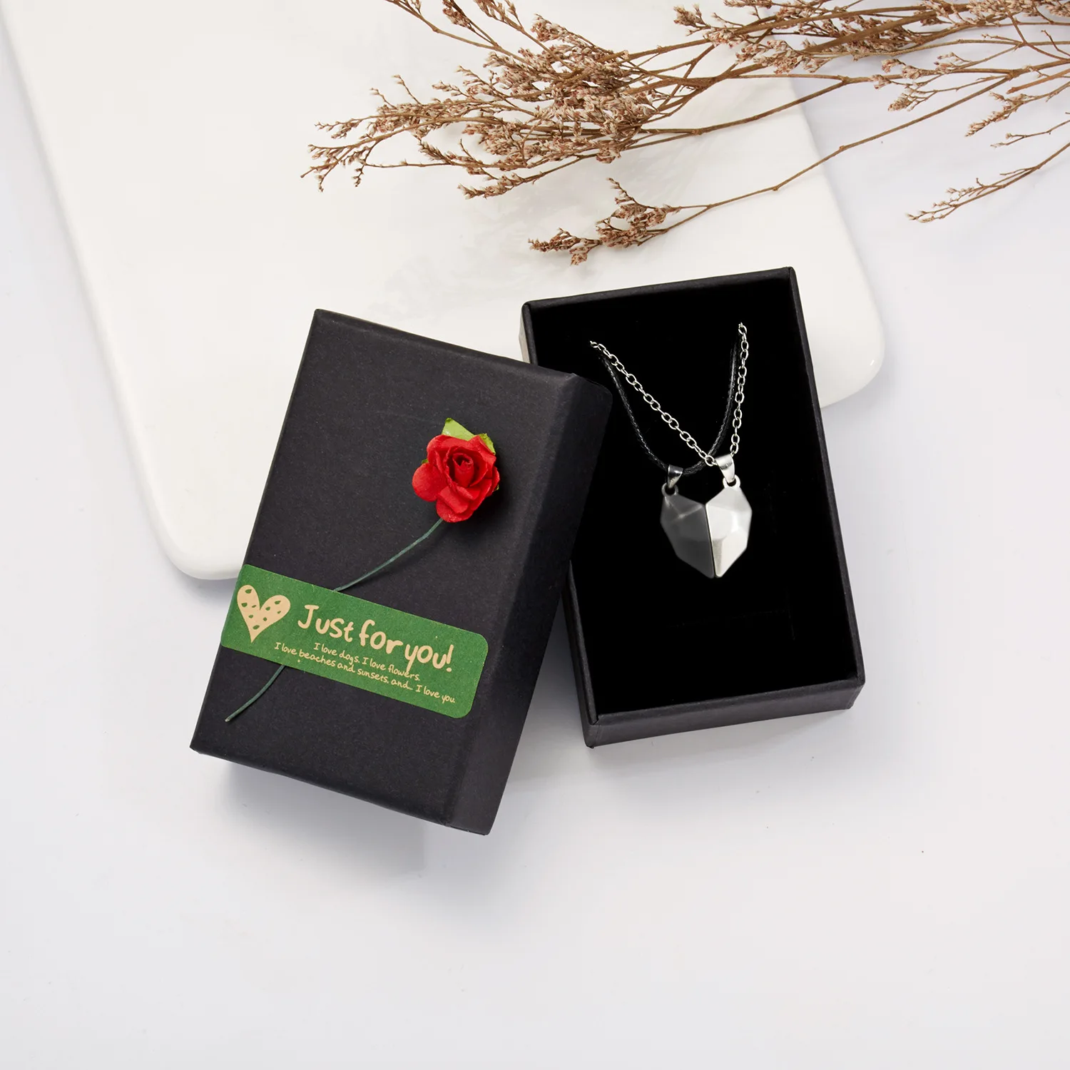 

2 hot-selling magnetic phase Necklace Black + white wish stone lovers splicing magnetic Love Necklace
