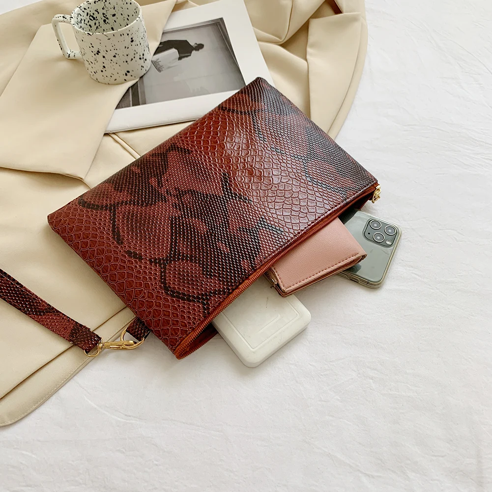 Женская сумка-конверт из искусственной кожи со змеиным принтом |