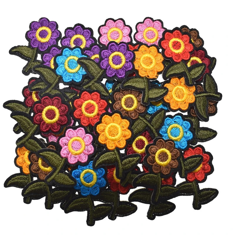 10Pcs Small Embroidered Iron On flower patch Badges Leaf Daisy Flowers Appliques For Bag Hat Clothes Craft Decoration 3.0cm