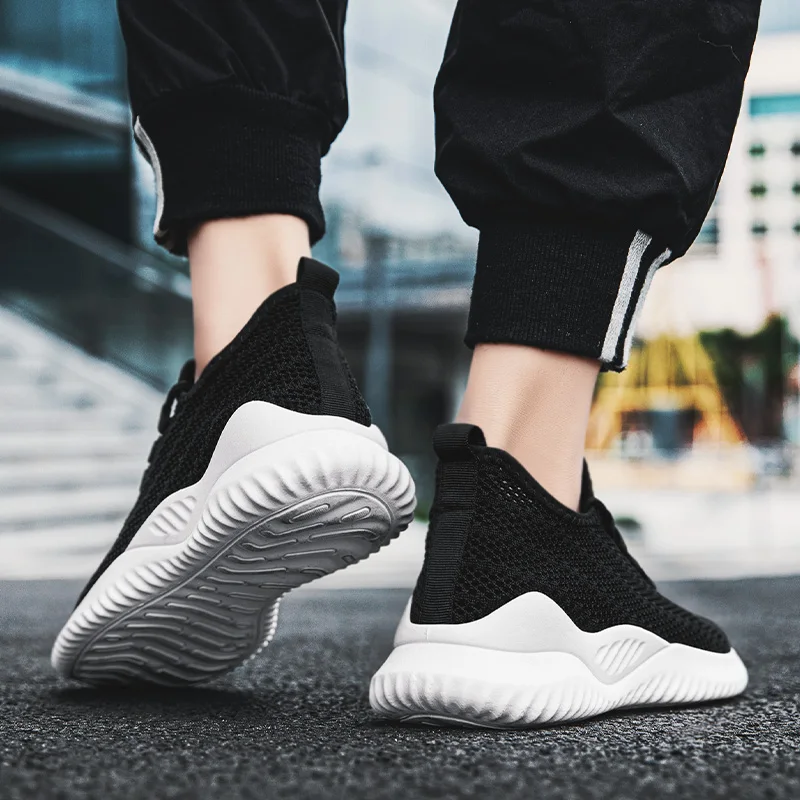 

Men's Shoes Summer Mesh Breathable Thin Section Large Mesh Deodorant Lightweight Men's Casual Sports Shoes
