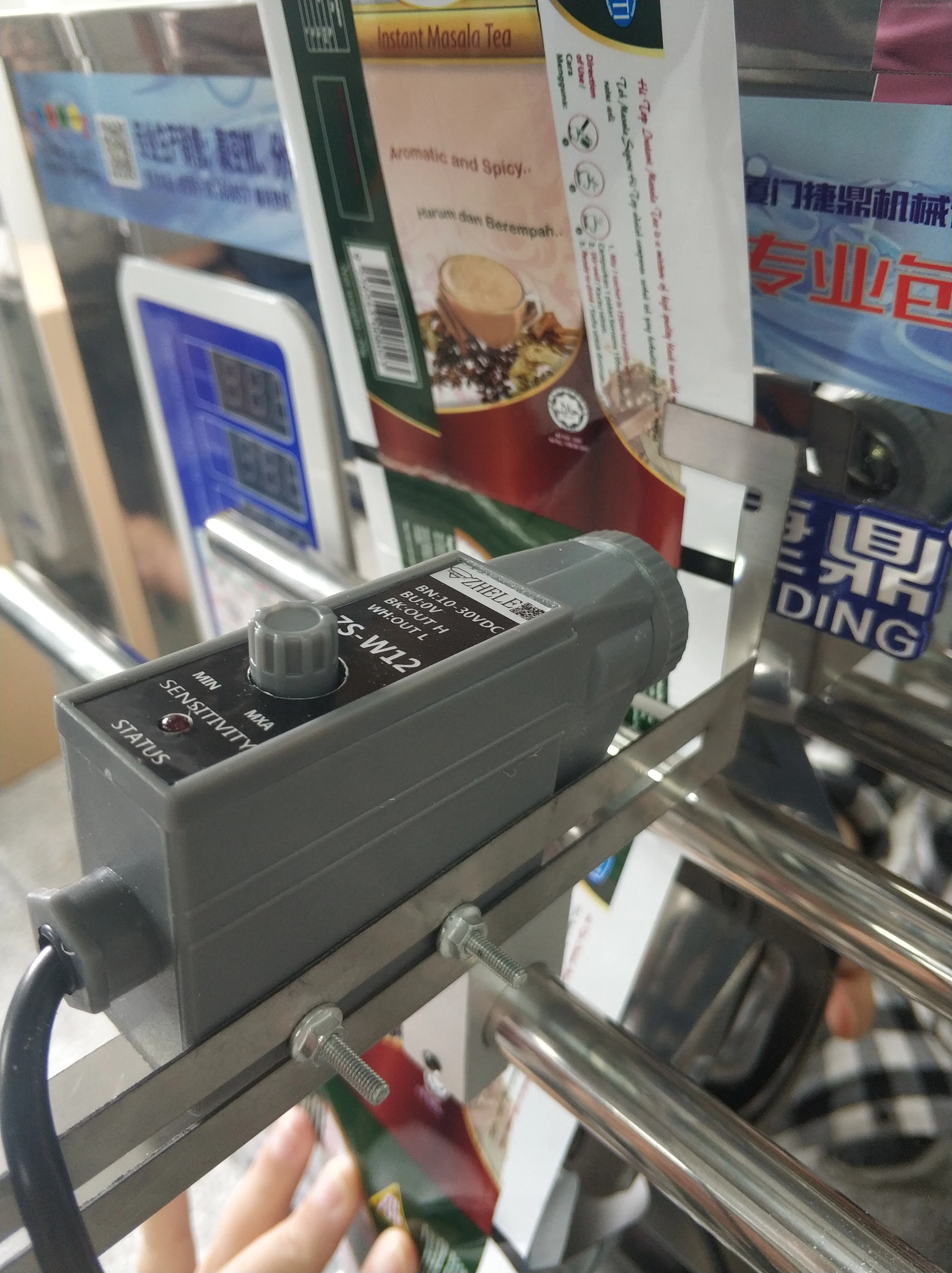 

Photo cell cursor sensor for packing machine