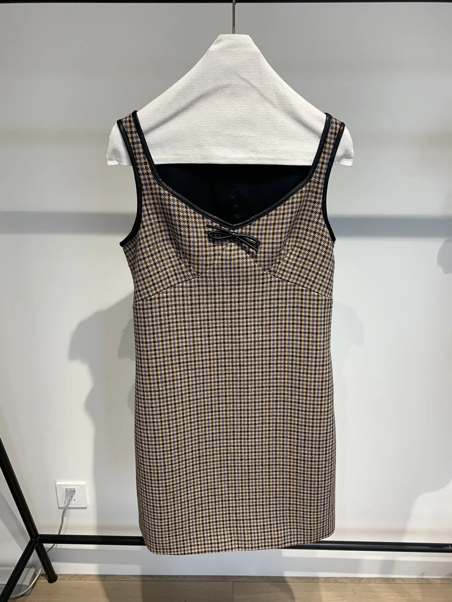 

2020 New Ladies Fashion Sleeveless V-neck Bow Check Check Dress