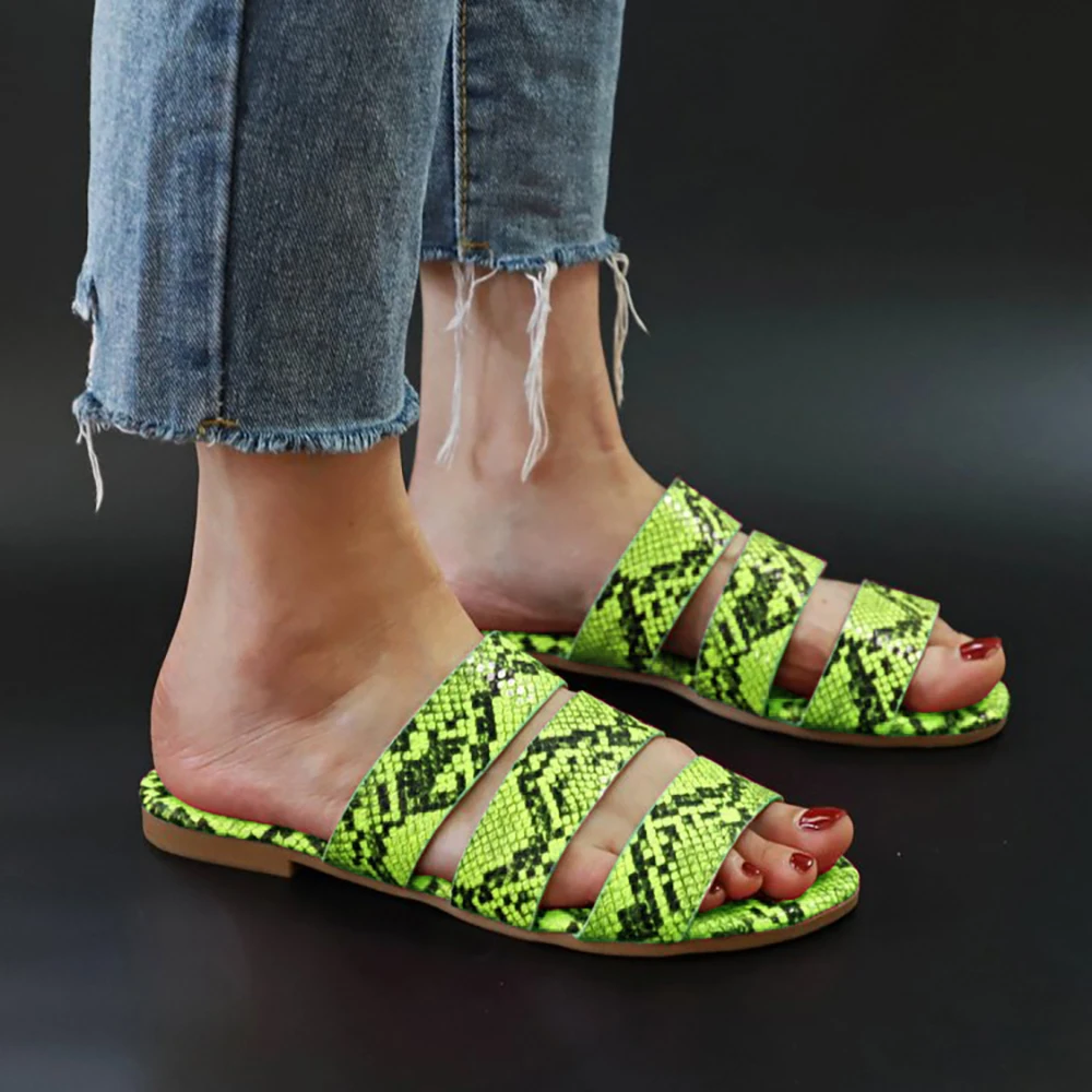 Новинка 2020 года Женские сланцы со змеиным узором Двухслойные сандалии Женская