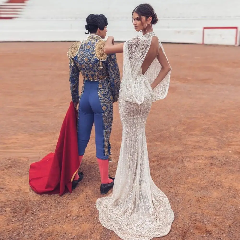 Женское вечернее платье русалка белое без рукавов с глубоким v образным вырезом и