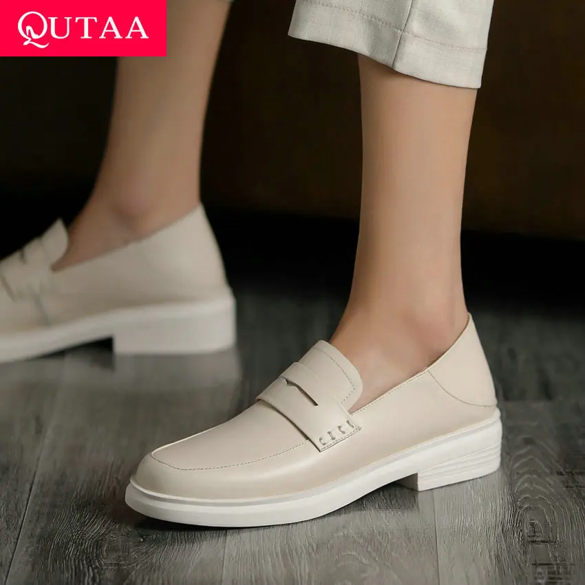 

QUTAA/2021 г. Весенне-осенняя мягкая женская обувь из натуральной кожи на квадратном каблуке без застежки простые женские туфли-лодочки с круглы...