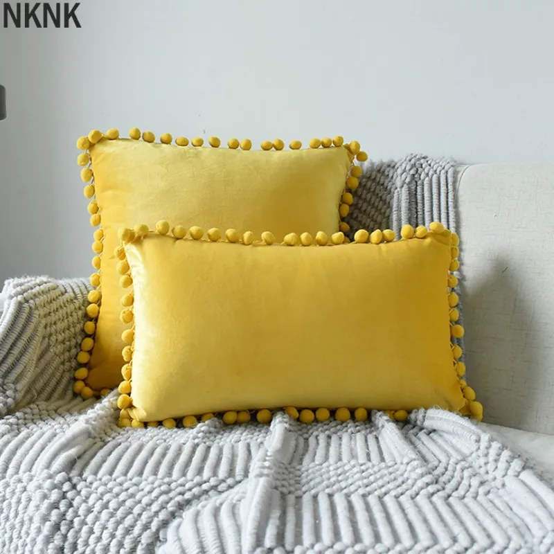 Мягкая бархатная Наволочка на подушку с помпонами белый цвет желтый синий