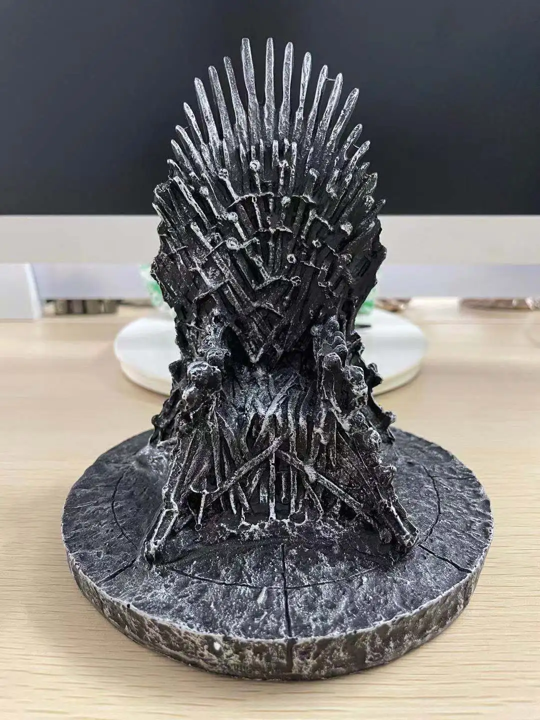 

[VIP] The Iron Throne 17cm Thrones A Song Of Ice And Fire Figures Action statue model One Piece Collection Model Home decoration
