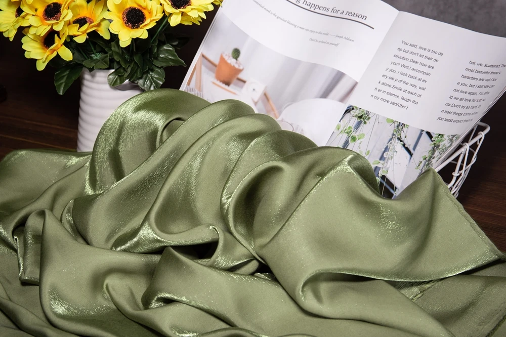 Яркая шелковая ткань с градиентом шелковистая деликатная высокого качества