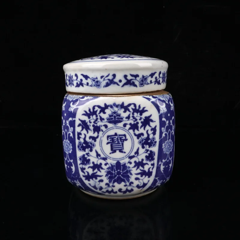 Фарфоровая банка с изображением бело-синего цвета четыре квадратных алтаря |