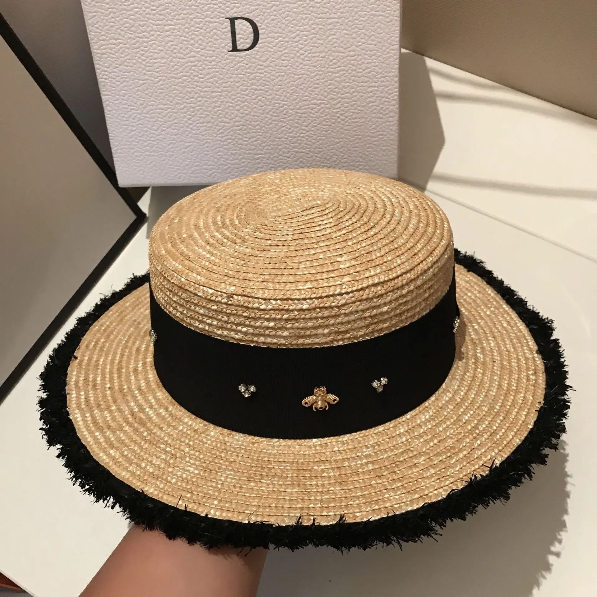 

2021 Ladies Sun Fedora Hats Small Bee Straw Hat European And American Retro Hat Female Sunshade Flat Cap Visors Hat