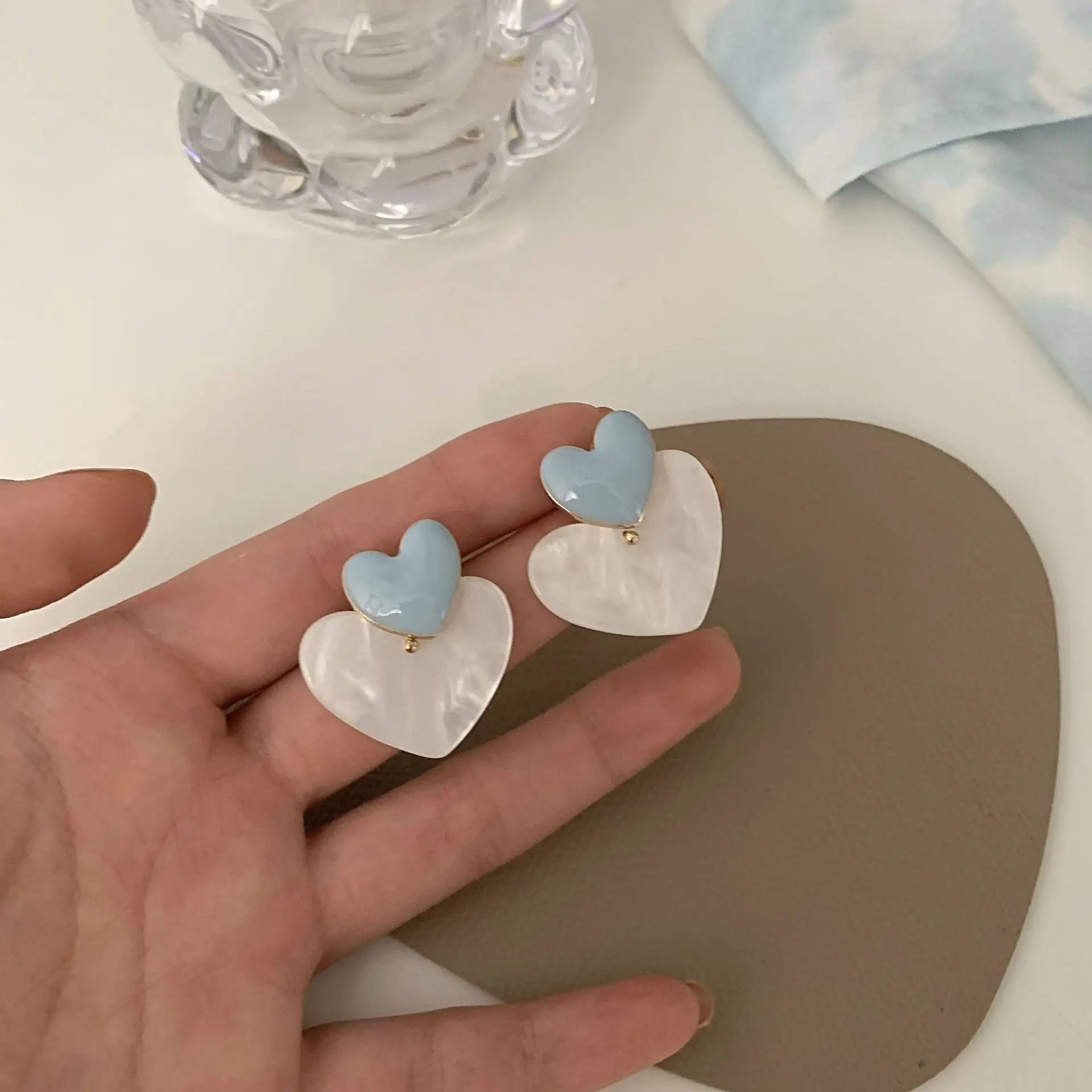 

Sweet Hit Color Girl Love Earrings Hong Kong Style Unique Fresh Ear Stud Temperament Lady Ear Clip Women Jeweley