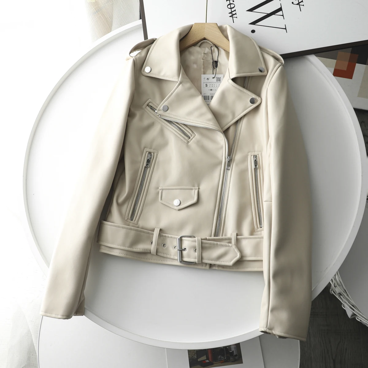 Женская мотоциклетная куртка из искусственной кожи Черная байкерская на осень и