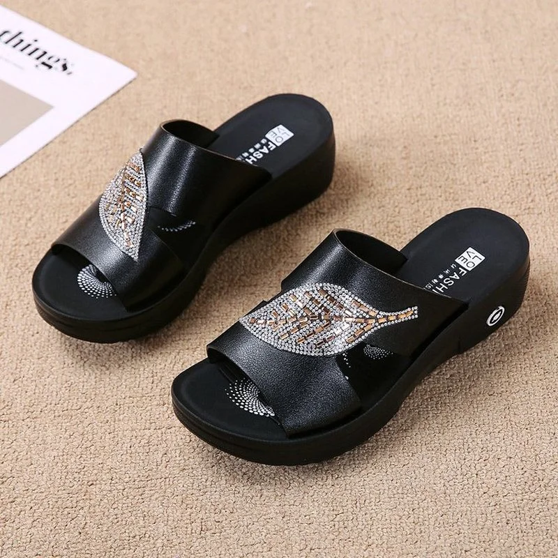 

Sandals Women's Summer Middle-Aged and Elderly Non-Slip Leather Sandals Women's Shoes Outer Wear Flat Fashion Female Slippers