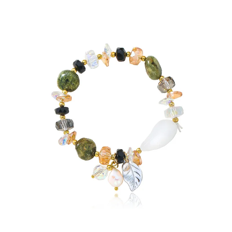 Женский браслет с кристаллами из натурального камня в богемном стиле