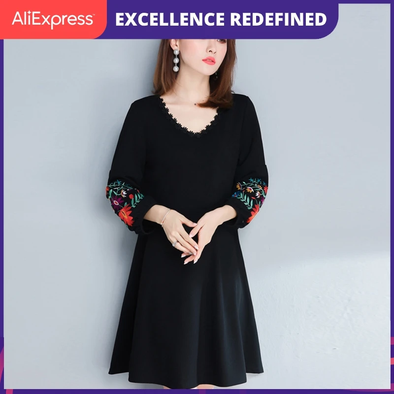 Женское платье с вышивкой черное льняное V образным вырезом и рукавами