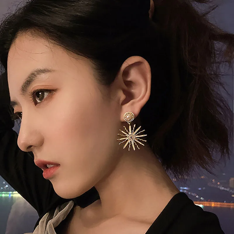 

Exaggerated Sun Flower Pearl Rhinestone Drop Earrings Kpop Round Petal Pendent Earring for Women Girl Trendy Ear Jewelry Gift