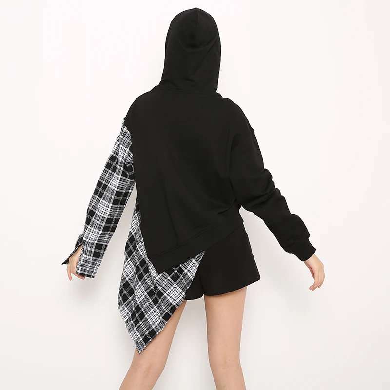 

[EAM] Loose Fit Plaid Irregular Sweatshirt New Round Neck Long Sleeve Women Big Size Fashion Tide Spring Autumn 2021 1DA91901
