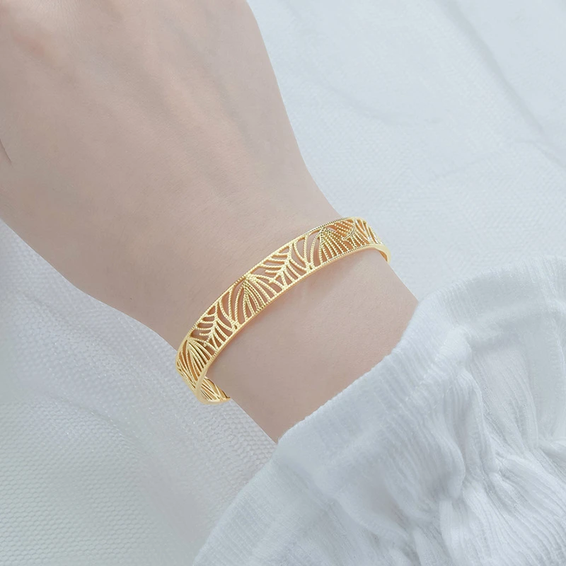 

Charm Gold Color Stainless Steel Open Bracelets Bohemian 12mm Hollow Out Leaves Cuff Bangles For Women Luxury Designs Jewelry