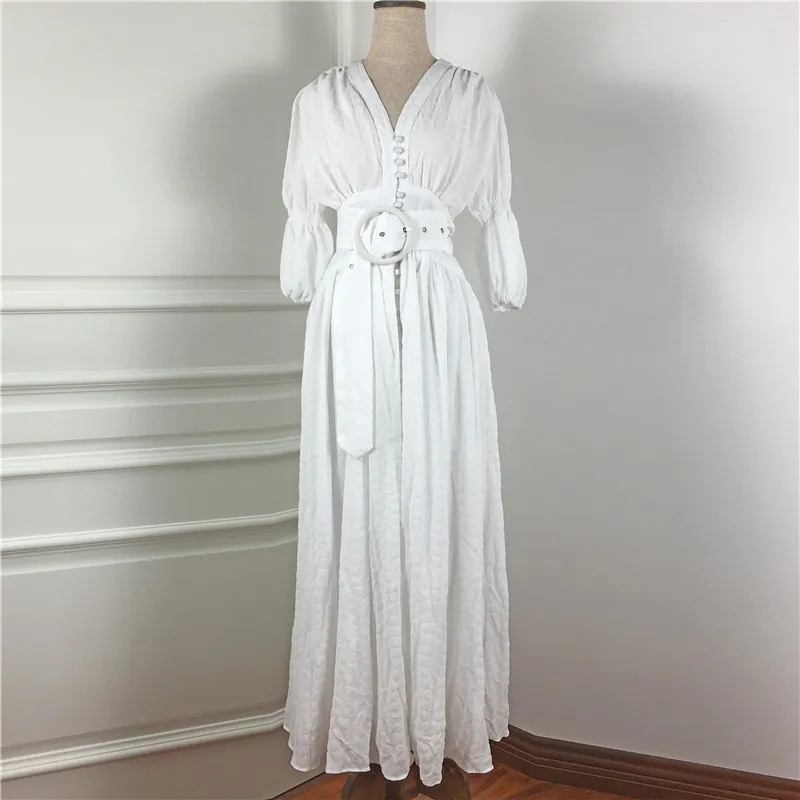 Женское длинное платье на пуговицах белое элегантное макси с V-образным вырезом